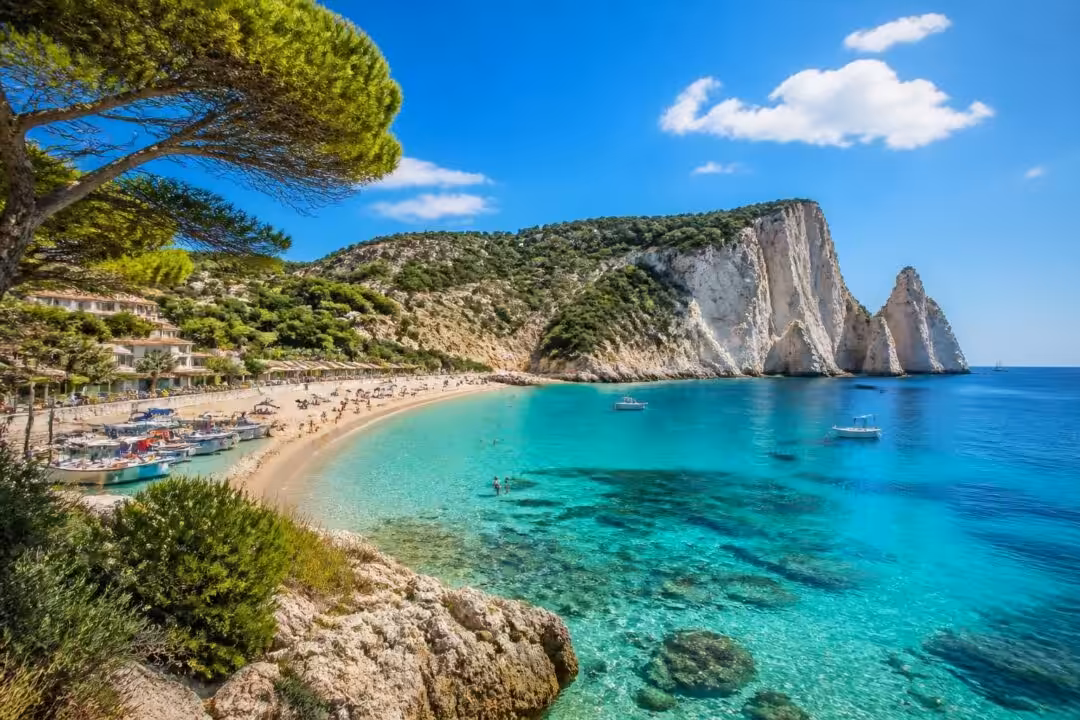 découvrez les plus belles destinations balnéaires accessibles en france, entre plages idylliques, eaux turquoise et villages charmants pour des vacances inoubliables.