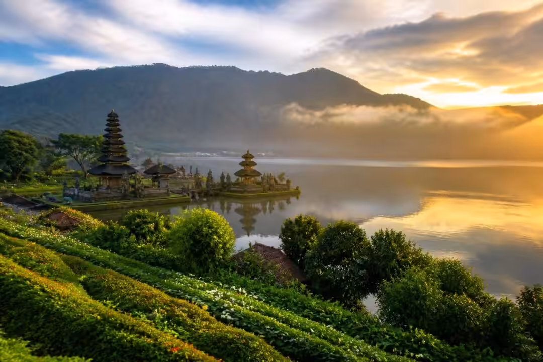 découvrez munduk et le lac beratan dans notre guide complet du nord de bali, avec des conseils pour explorer ses paysages naturels, ses temples et ses attractions incontournables.