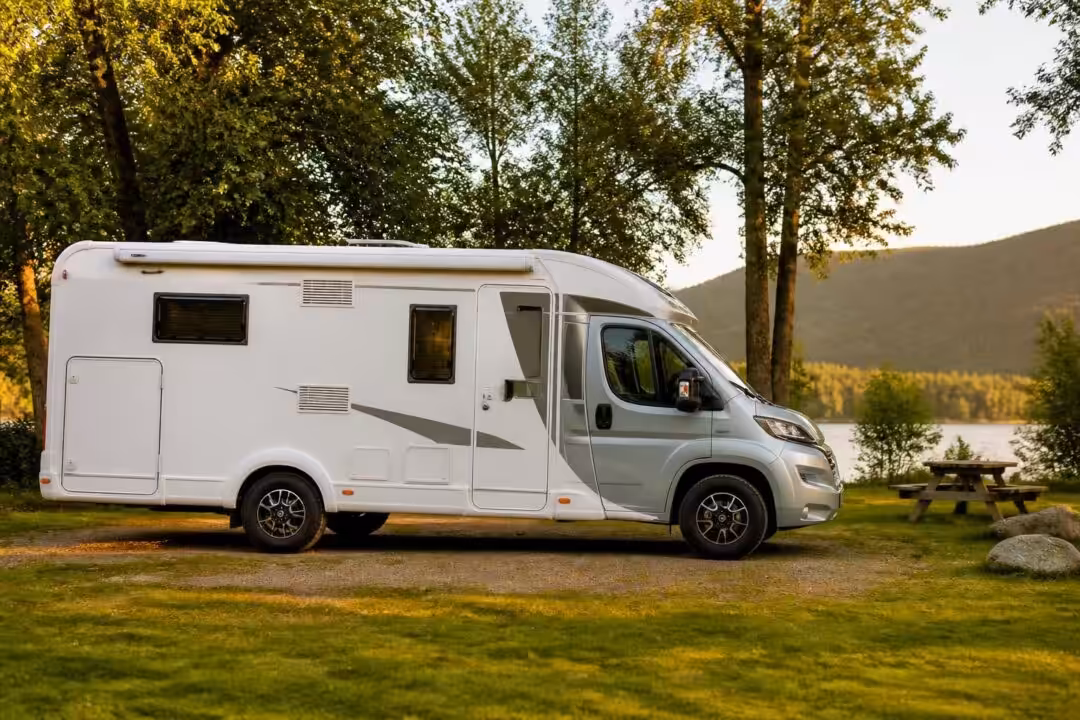 découvrez notre guide complet pour l'achat d'un camping-car profilé d'occasion : conseils, critères essentiels et astuces pour bien choisir votre véhicule de loisirs.