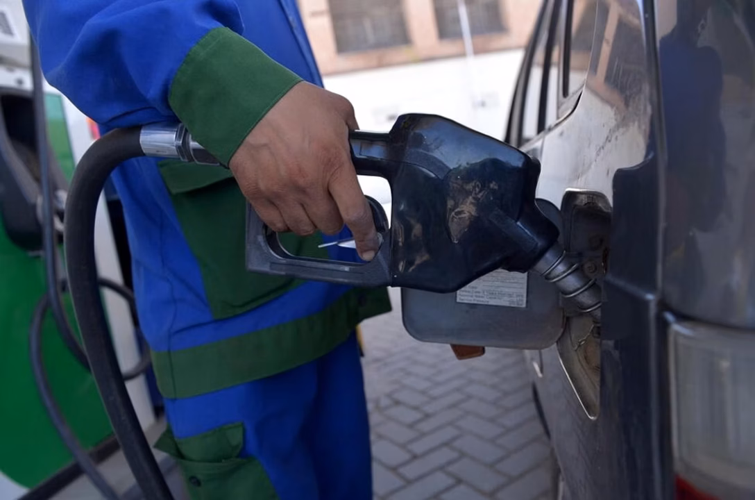 Frappes ukrainiennes : la Russie confrontée à une sévère pénurie de carburant, seulement un tiers des stations-service opérationnelles